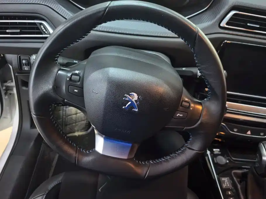 Peugeot 308 2017 — фото 15