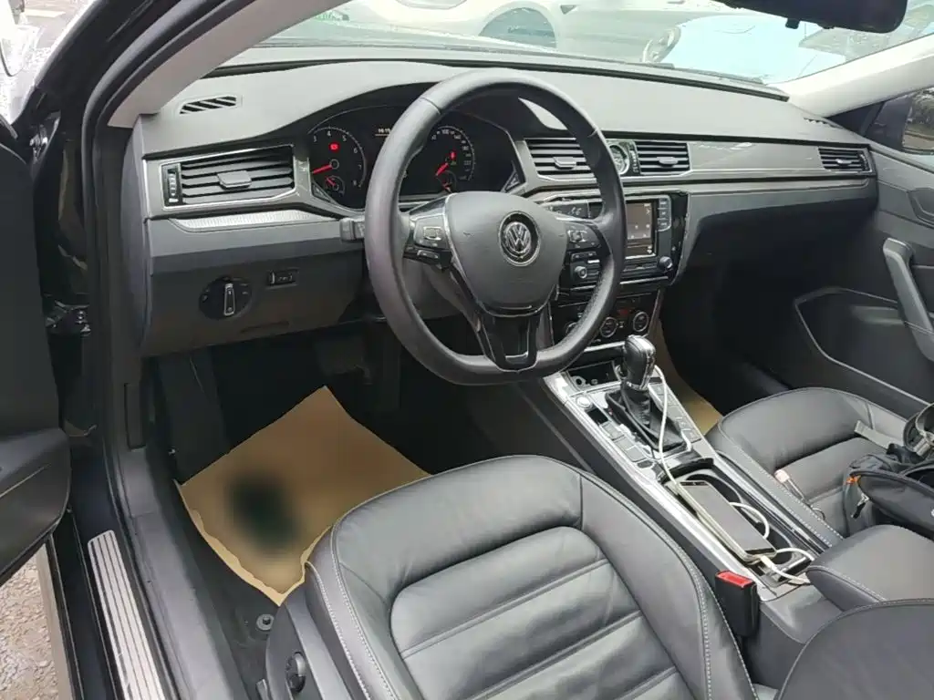Volkswagen Passat 2017 — фото 10