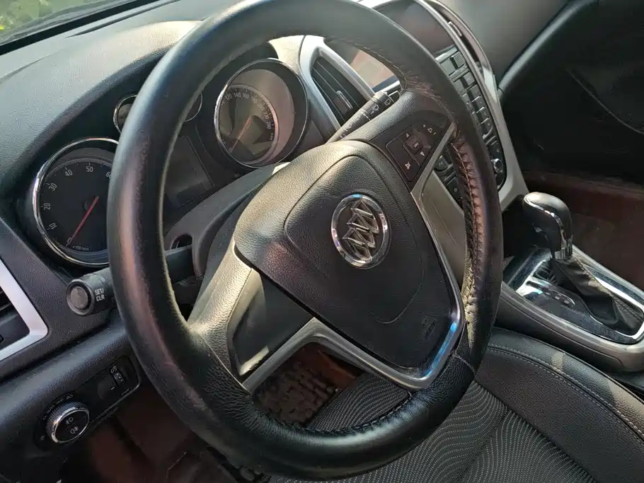 Buick Excelle 2014 — фото 15