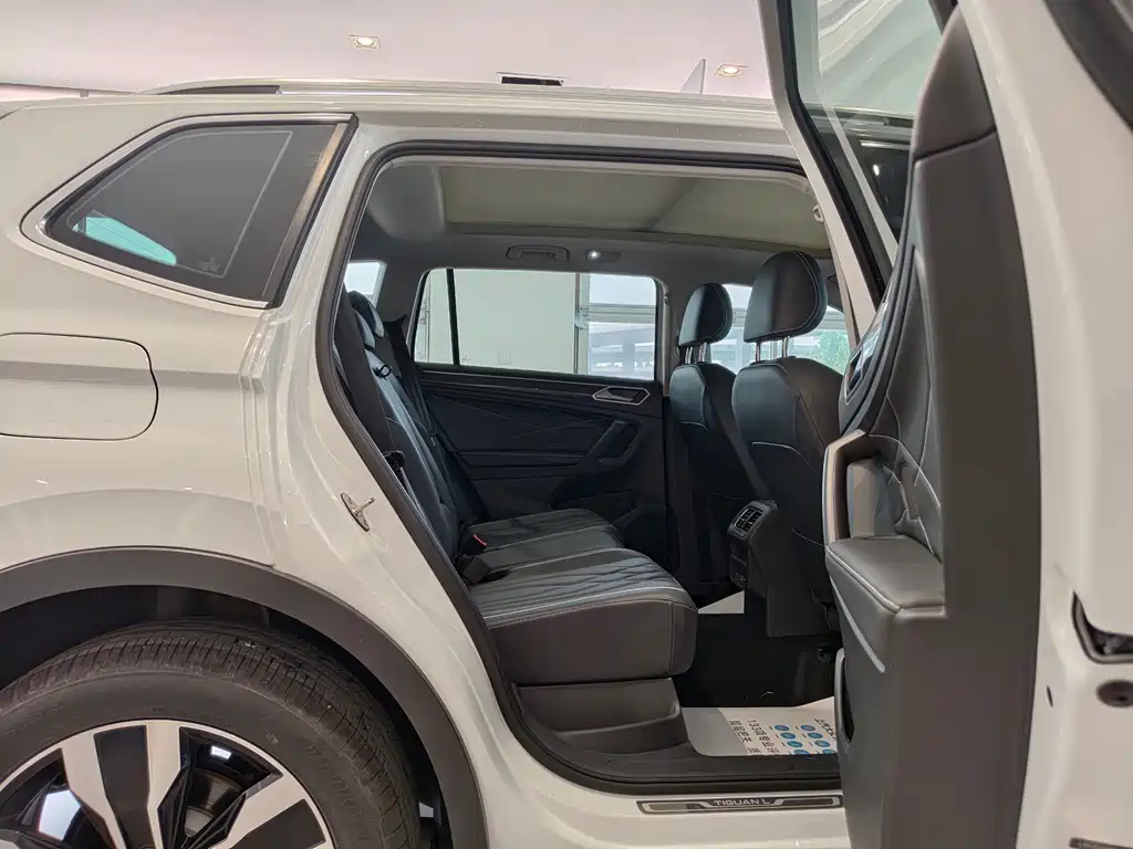 Volkswagen Tiguan L 2025 — фото 10