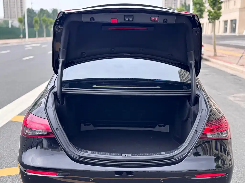 Mercedes-Benz E-Class 2021 — фото 15
