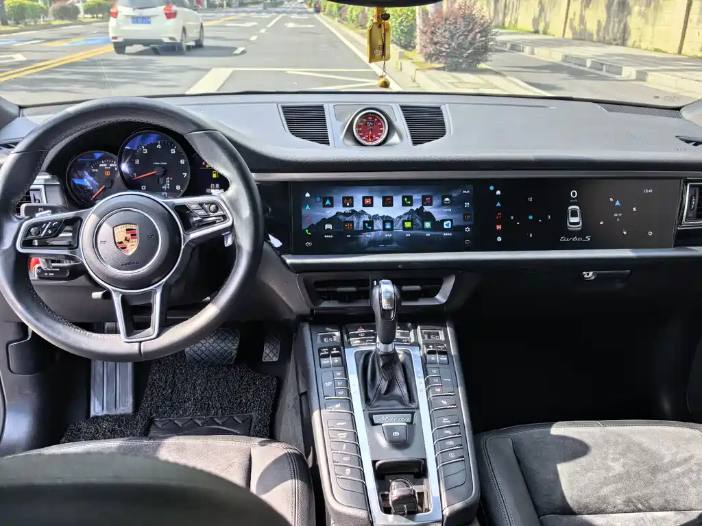 Porsche Macan 2017 — фото 8