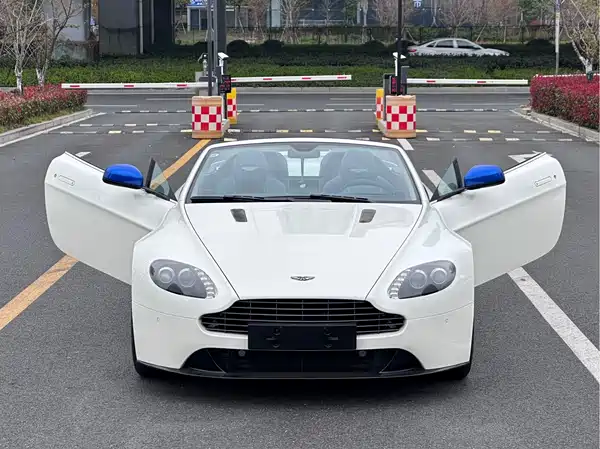 Aston Martin V8 Vantage 2017