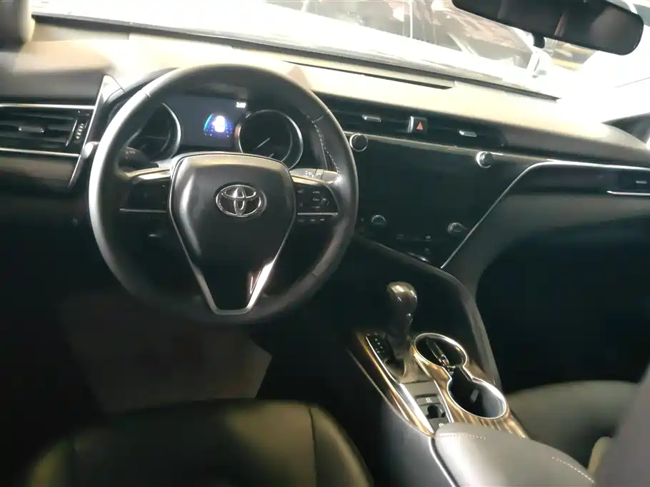 Toyota Camry 2020 — фото 12