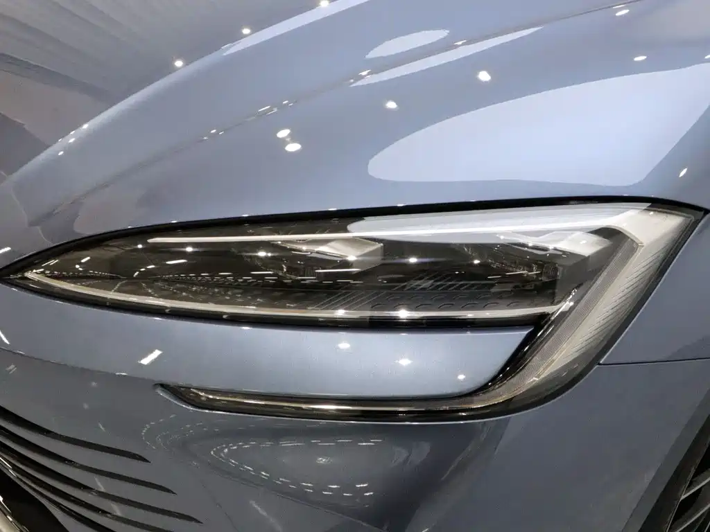 BYD Seal 07 DM-i 2025 — фото 18