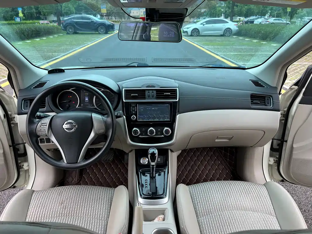 Nissan Tiida 2018 — фото 8