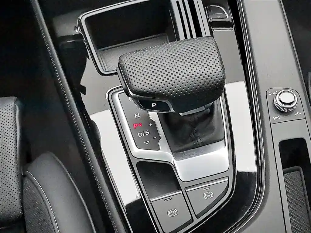 Audi A4L 2024 — фото 13