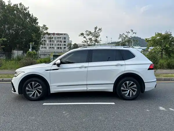Volkswagen Tiguan L Plug-In Hybrid 2022