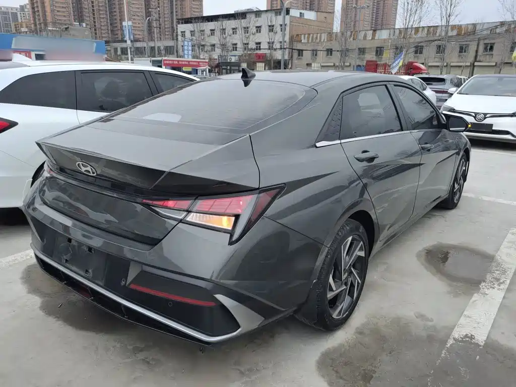 Hyundai Elantra 2024