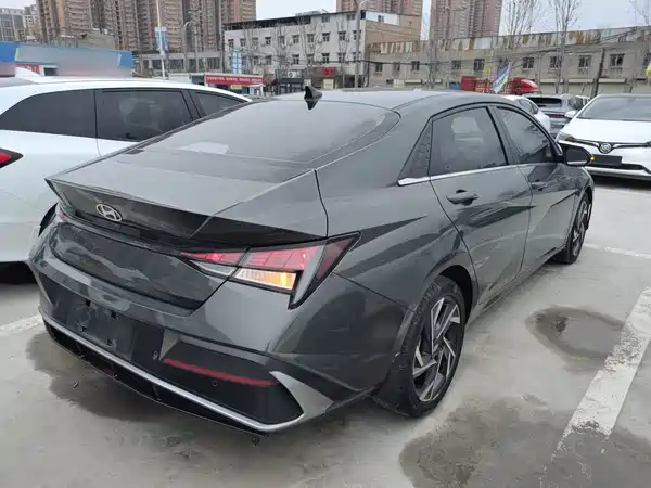 Hyundai Elantra 2024