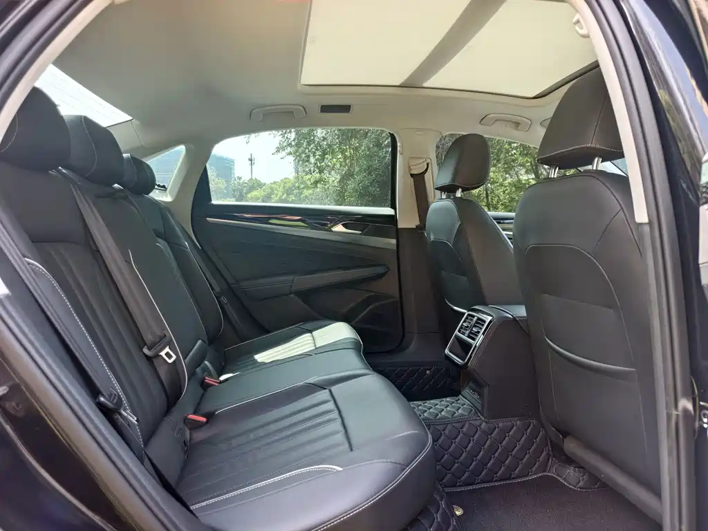 Volkswagen Passat 2022 — фото 14