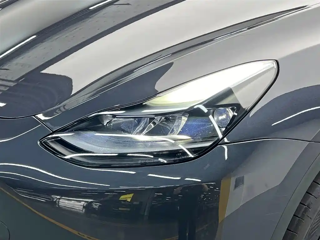 Tesla Model Y 2024 — фото 11