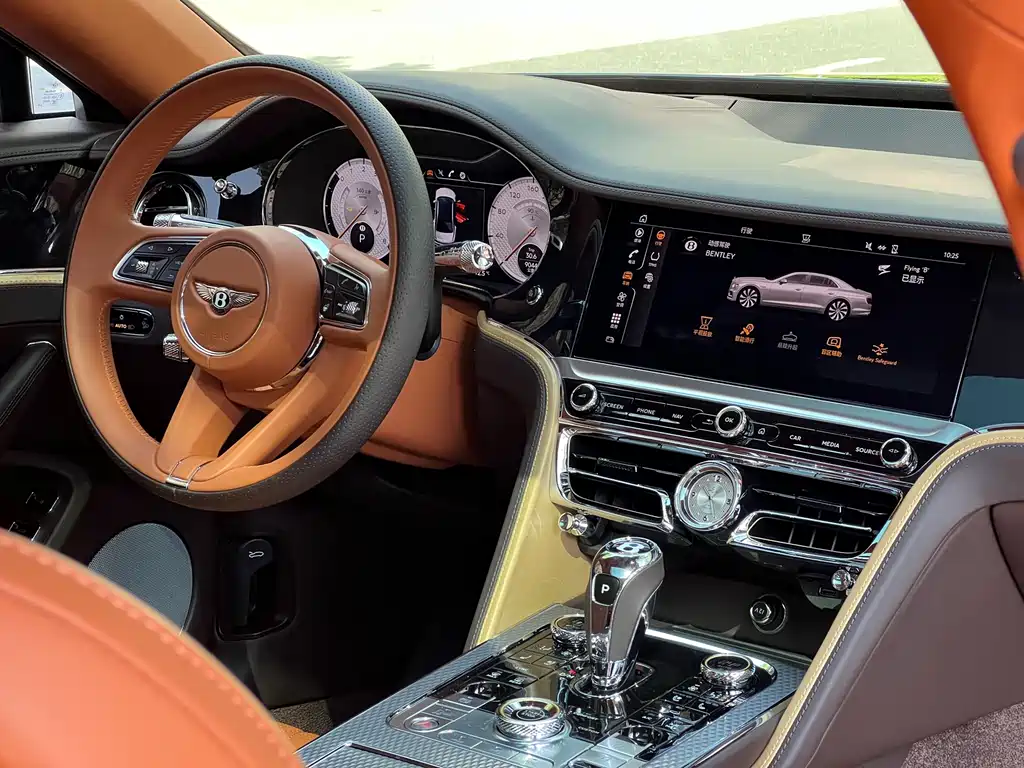 Bentley Flying Spur Plug-In Hybrid 2022 — фото 17