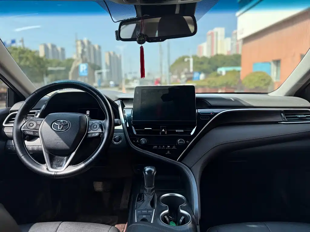 Toyota Camry 2022 — фото 19