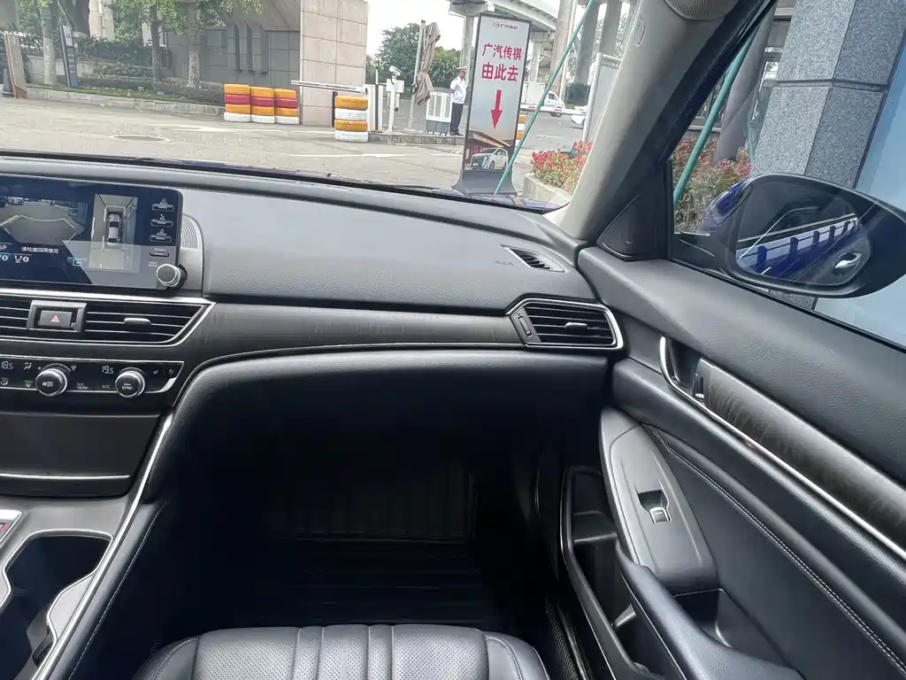 Honda Accord 2019 — фото 11