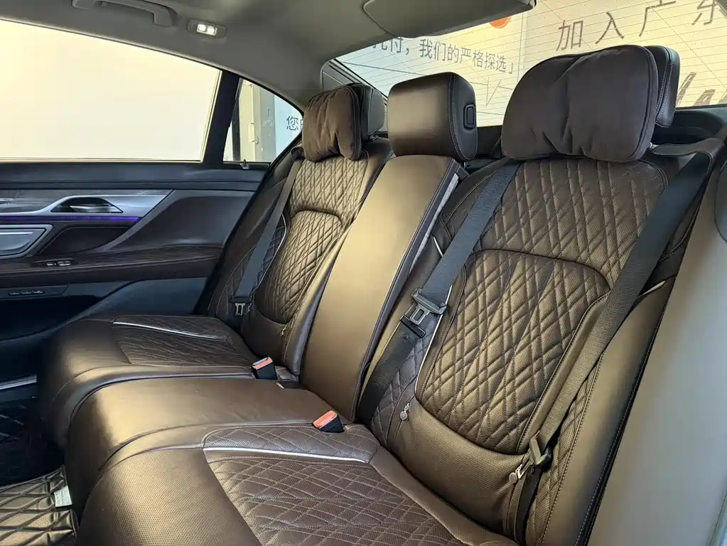 BMW 7 Series 2021 — фото 11