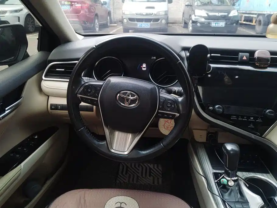 Toyota Camry 2019 — фото 14