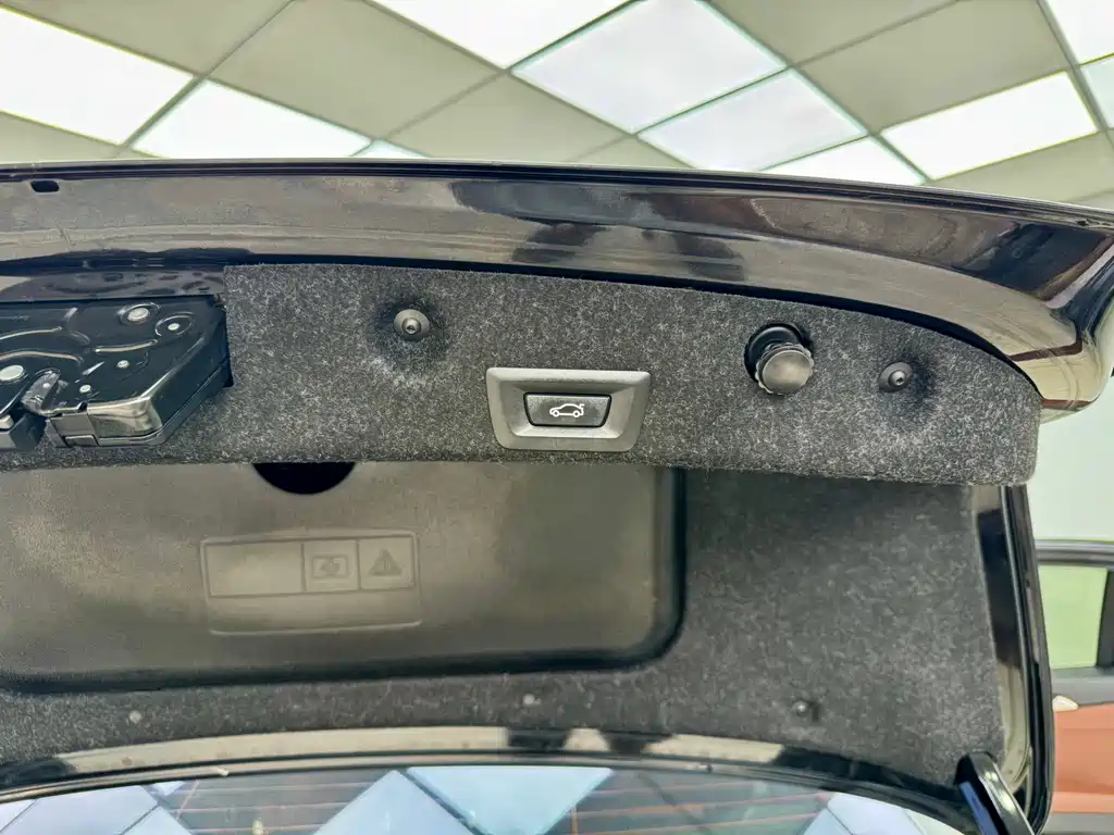 BMW 5 Series 2015 — фото 22