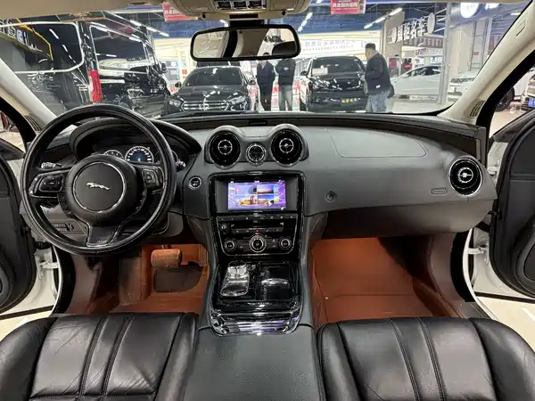 Jaguar XJ 2016