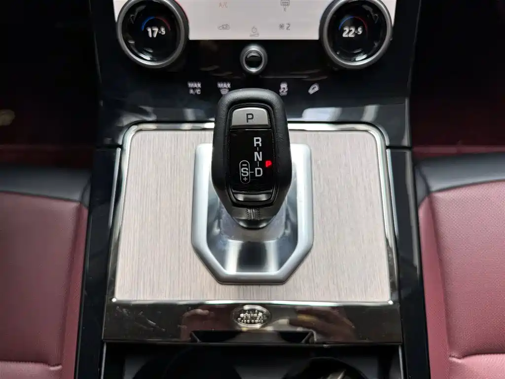 Land Rover Evoque 2023 — фото 15