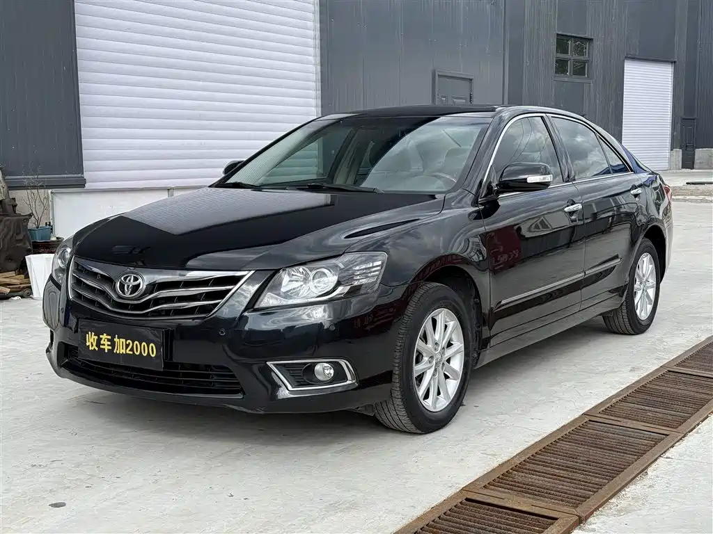 Toyota Camry 2015 — фото 2