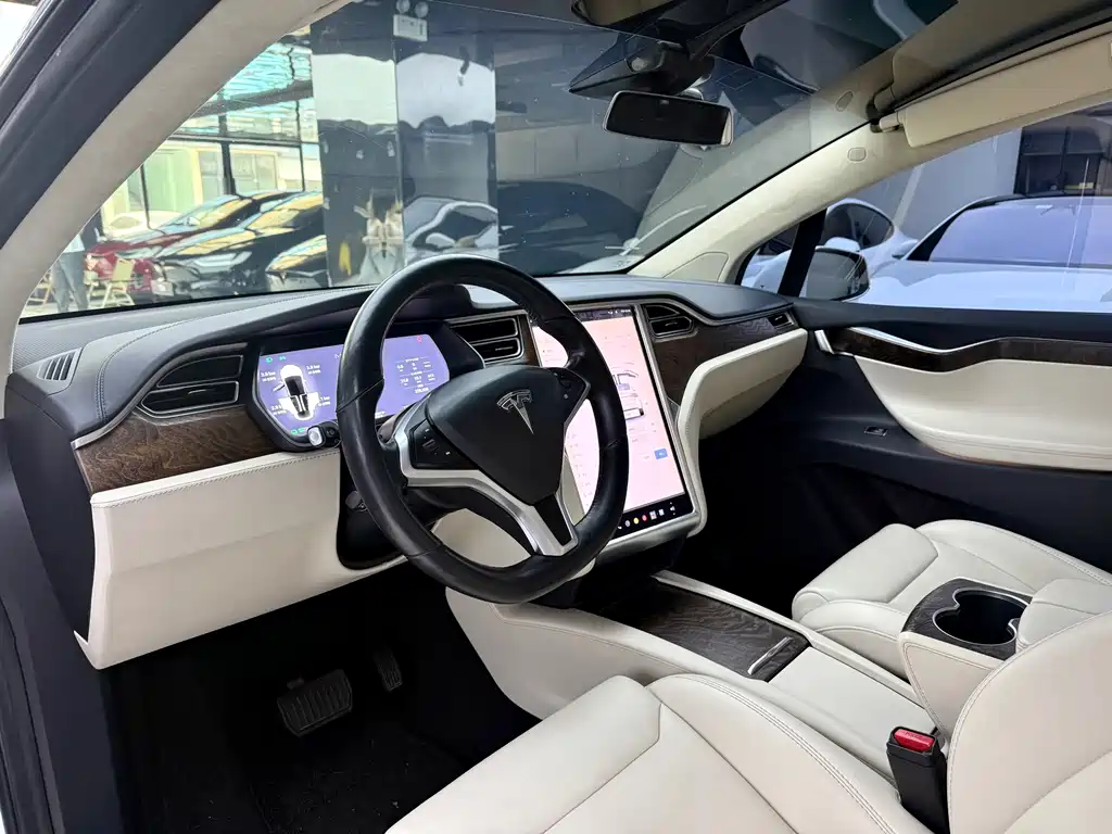 Tesla Model X 2018 — фото 5