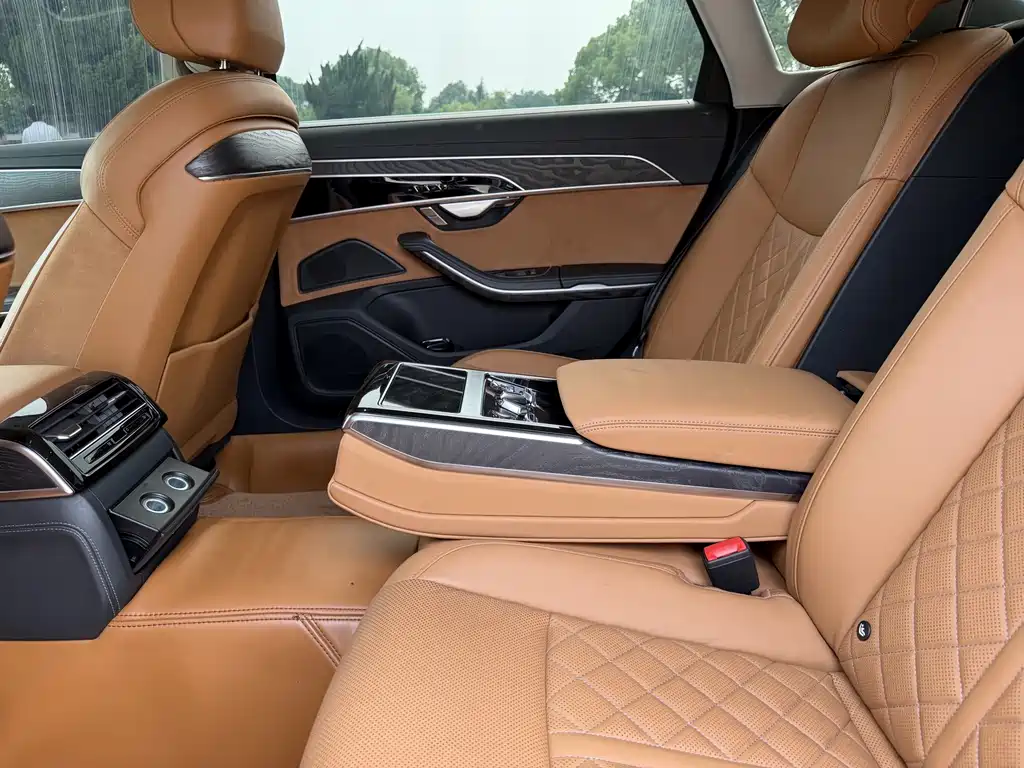 Audi A8 2024