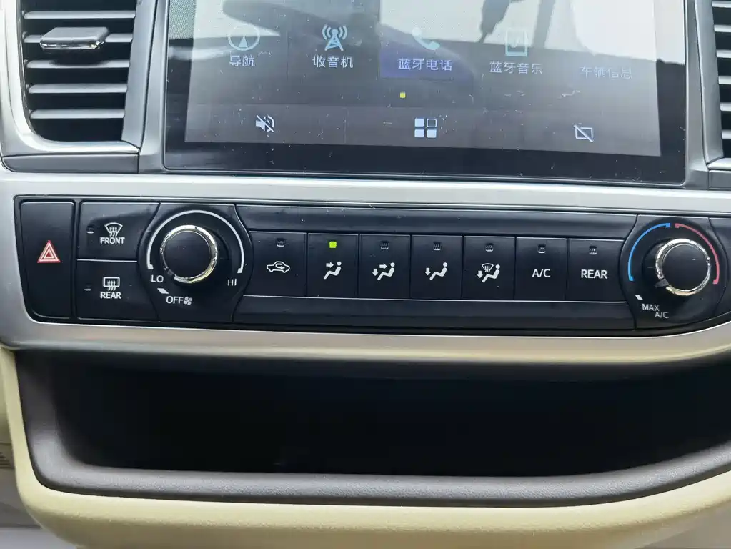 Toyota Highlander 2018 — фото 12