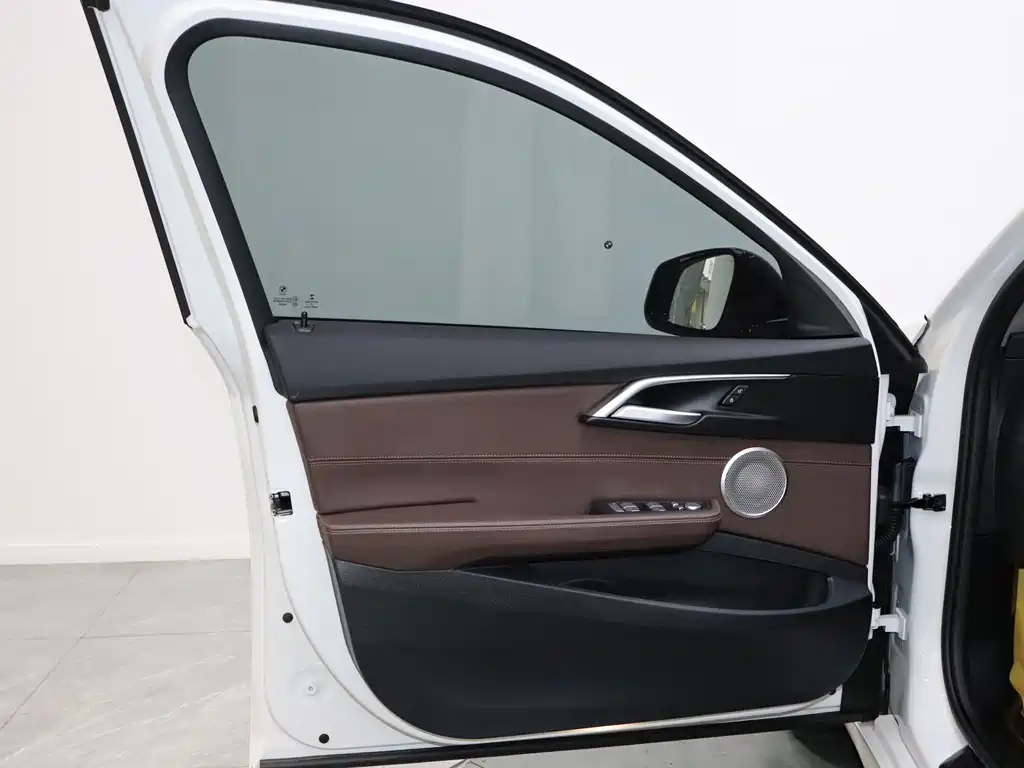 BMW 1 Series 2023 — фото 12