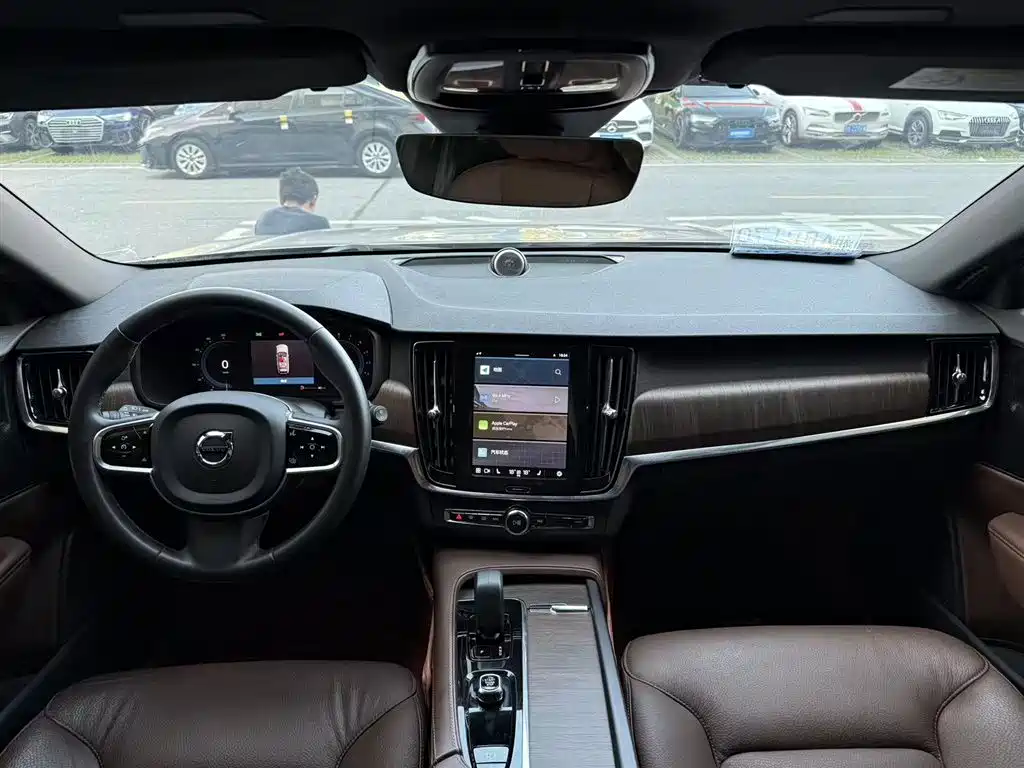 Volvo V90 2023