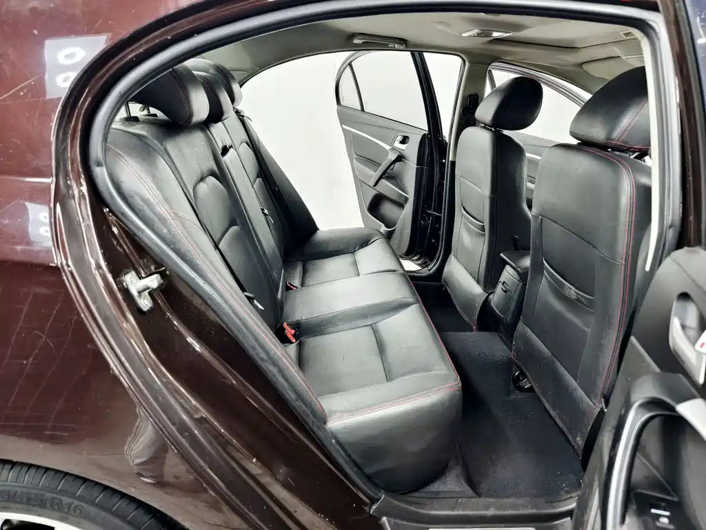 Geely Emgrand 2015 — фото 16