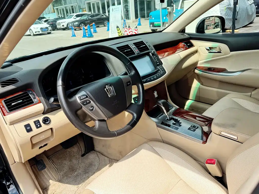 Toyota Crown 2013