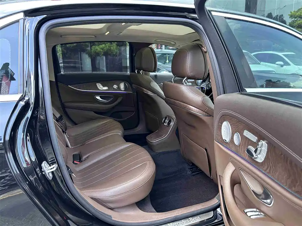 Mercedes-Benz E-Class 2020 — фото 13