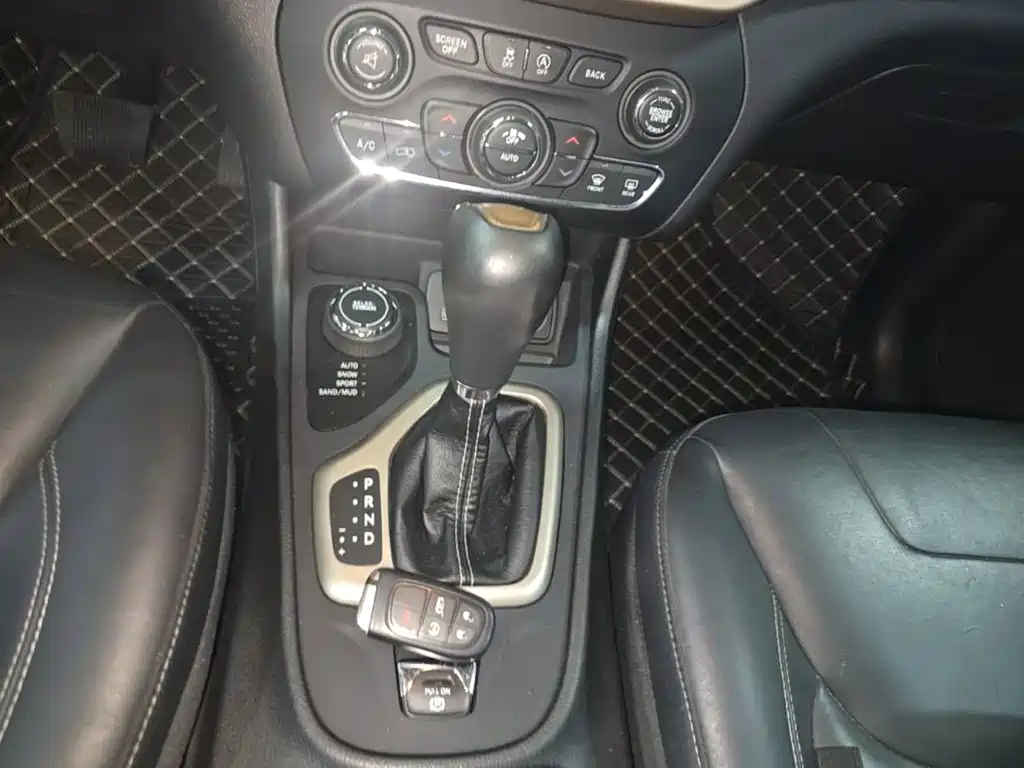 Jeep Cherokee 2018 — фото 14