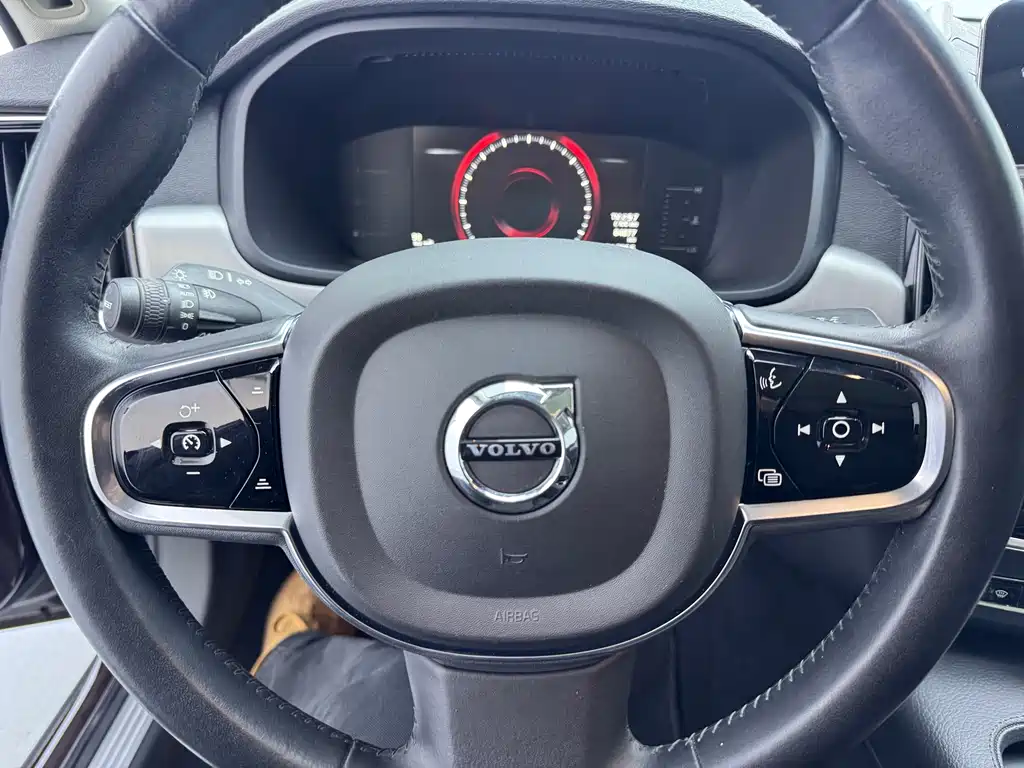 Volvo S90 2019 — фото 13