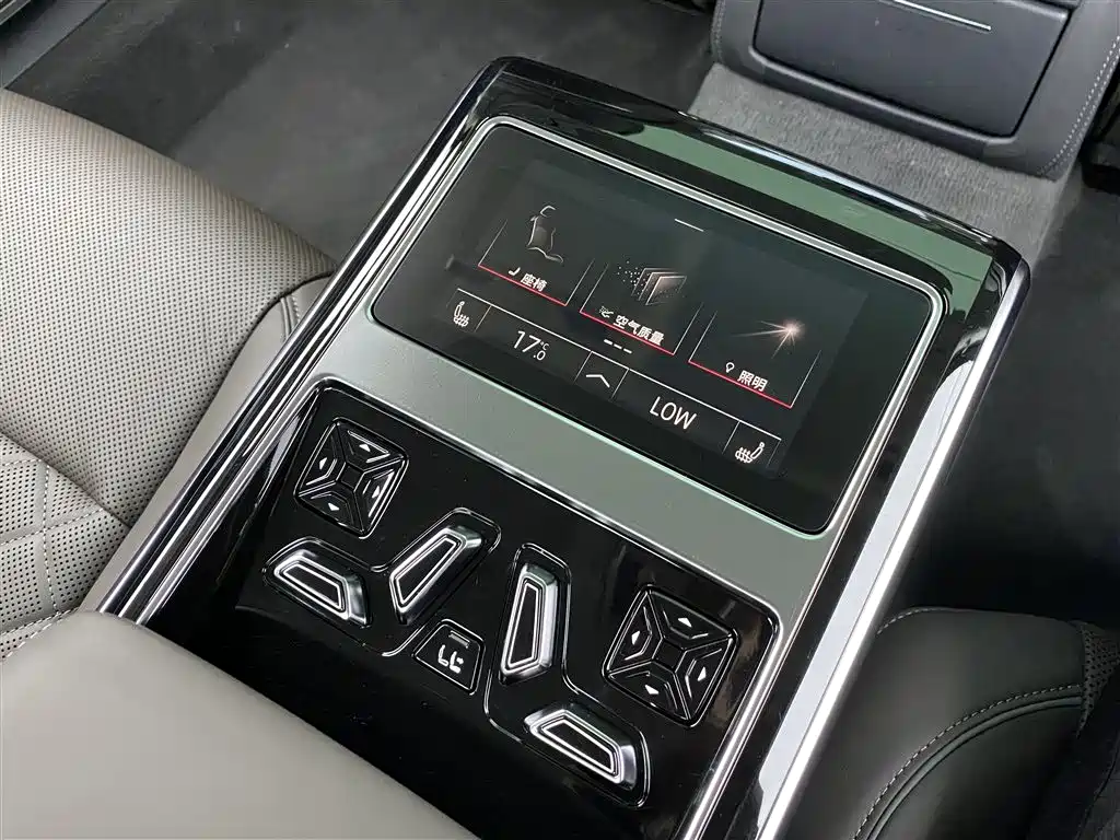 Audi A8 2023 — фото 22