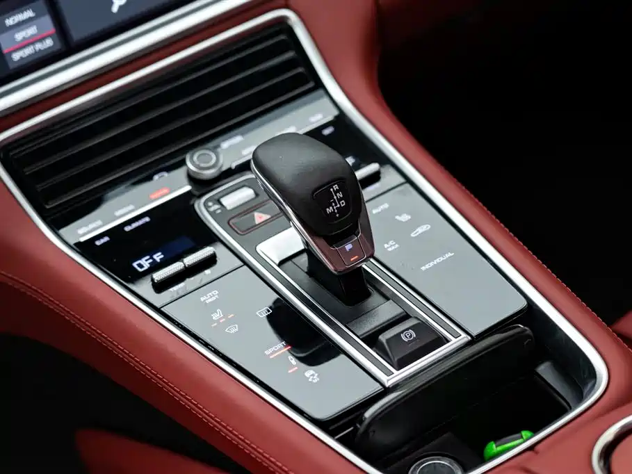 Porsche Panamera 2018 — фото 16