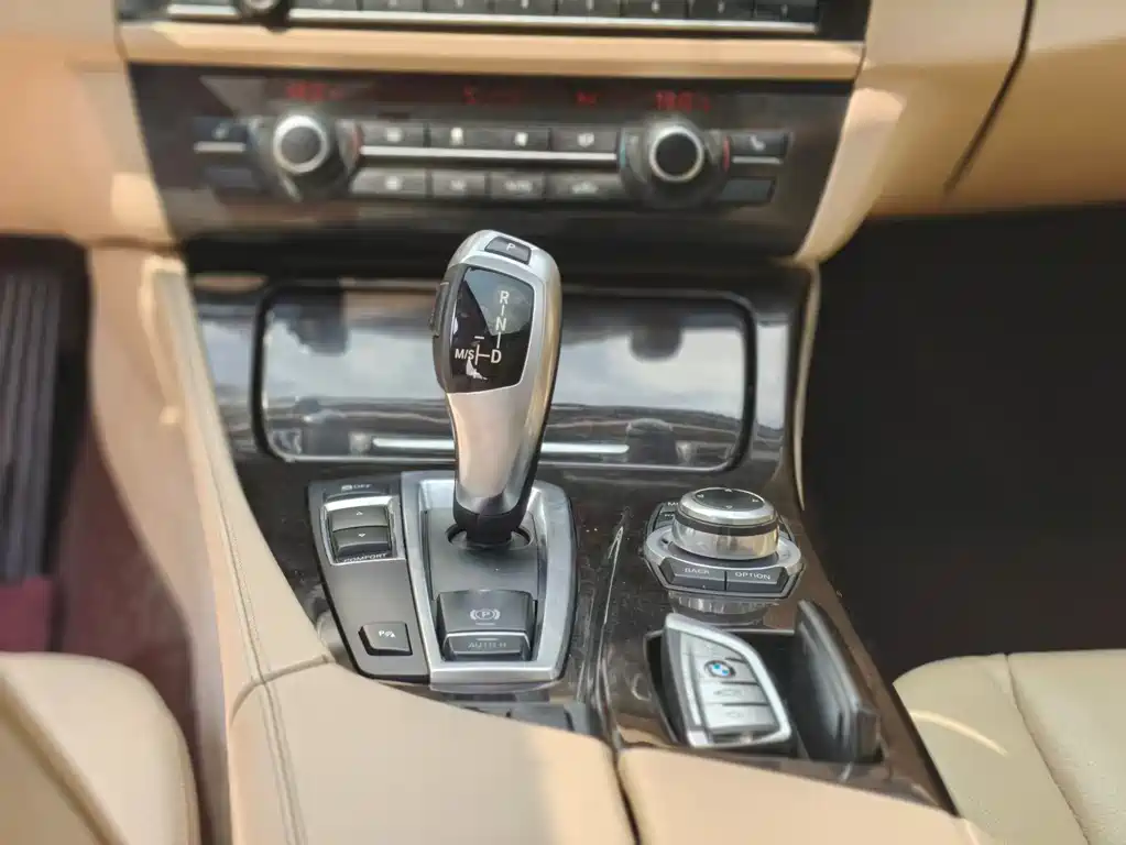 BMW 5 Series 2013 — фото 12
