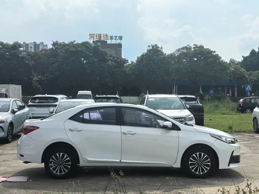 Toyota Corolla 2018 — фото 13