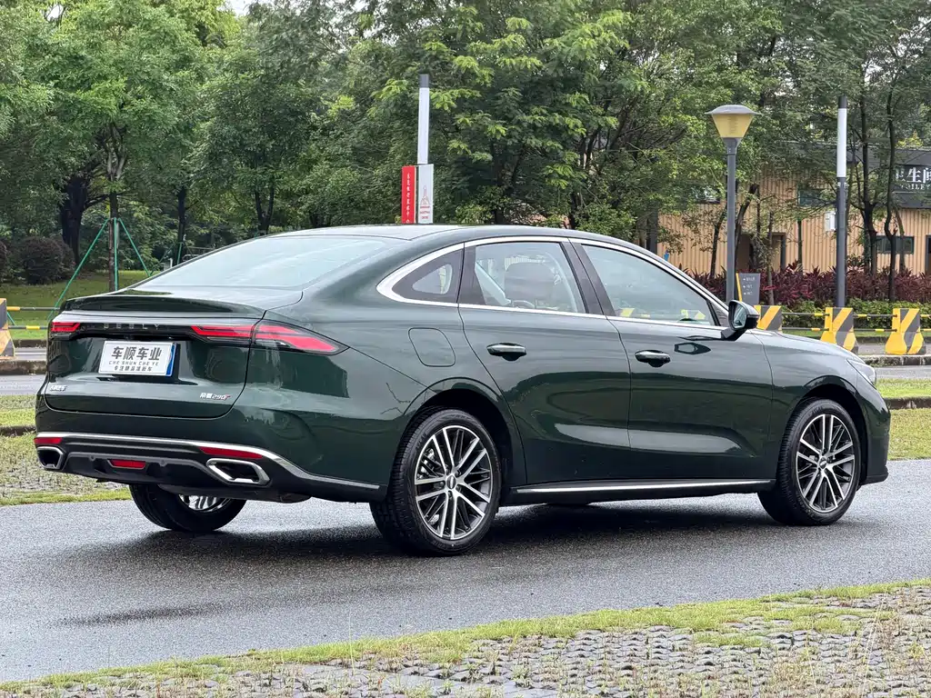 Geely Emgrand 2025
