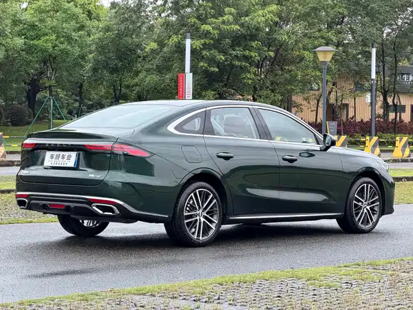 Geely Emgrand 2025