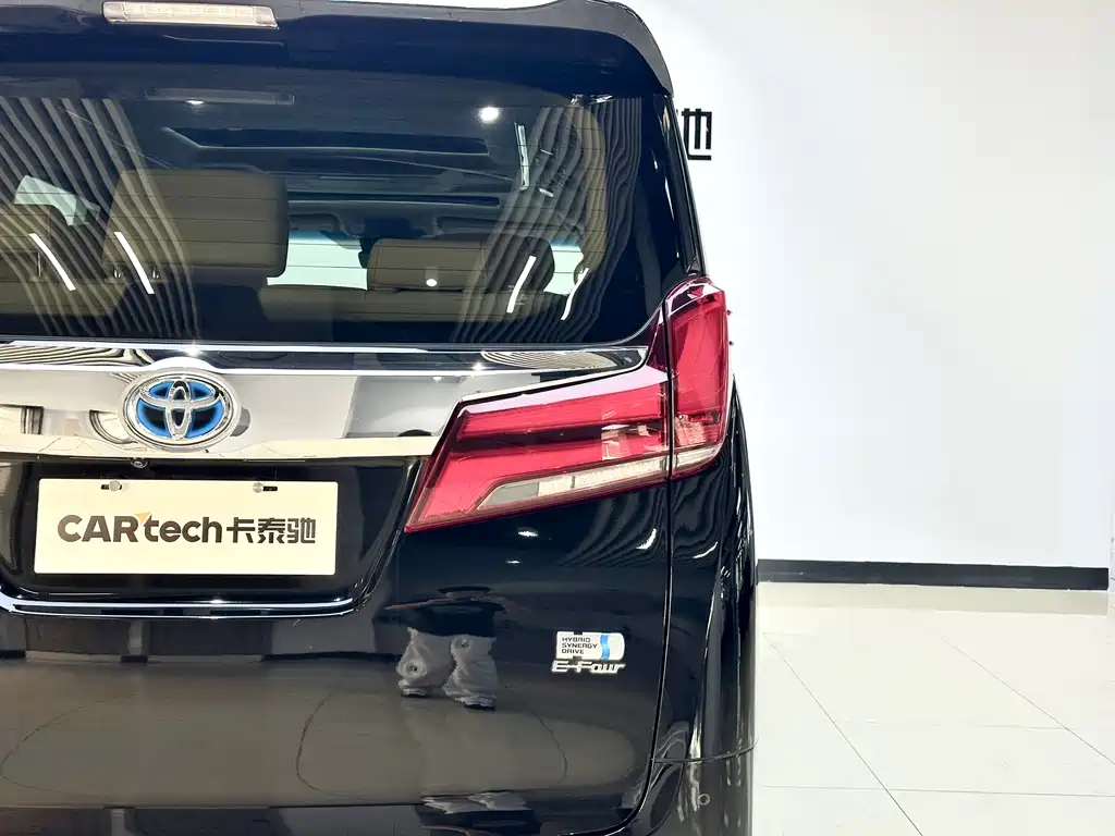 Toyota Alphard 2022 — фото 7