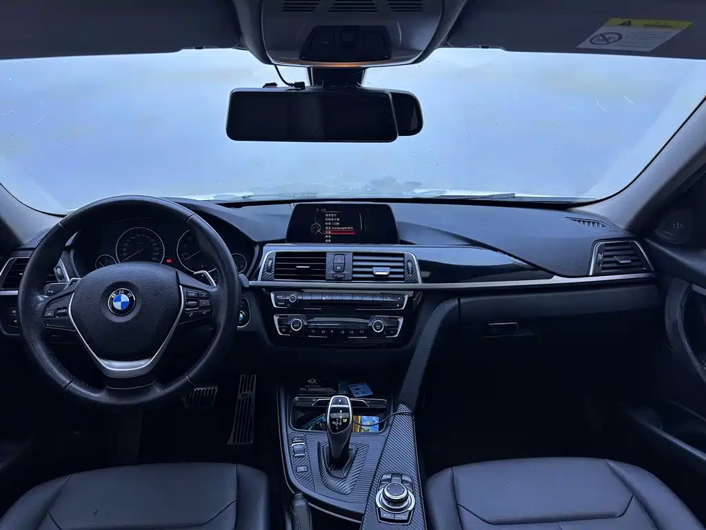 BMW 3 Series 2017 — фото 14