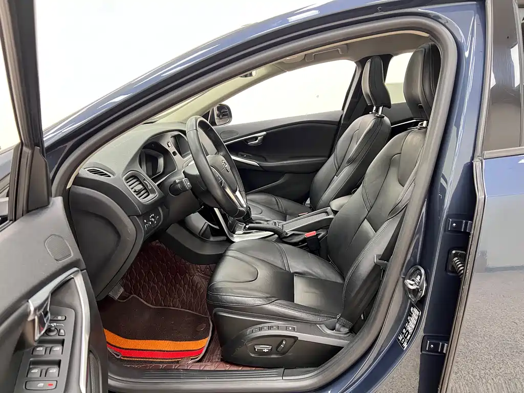 Volvo V40 2018 — фото 18