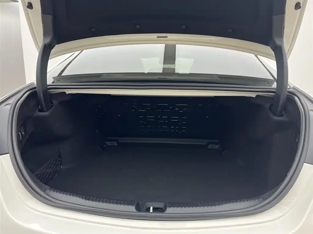 Mercedes-Benz C-Class 2023 — фото 10
