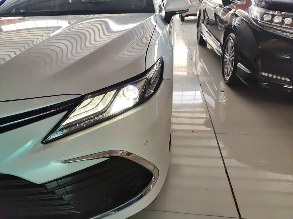 Toyota Camry 2022 — фото 19