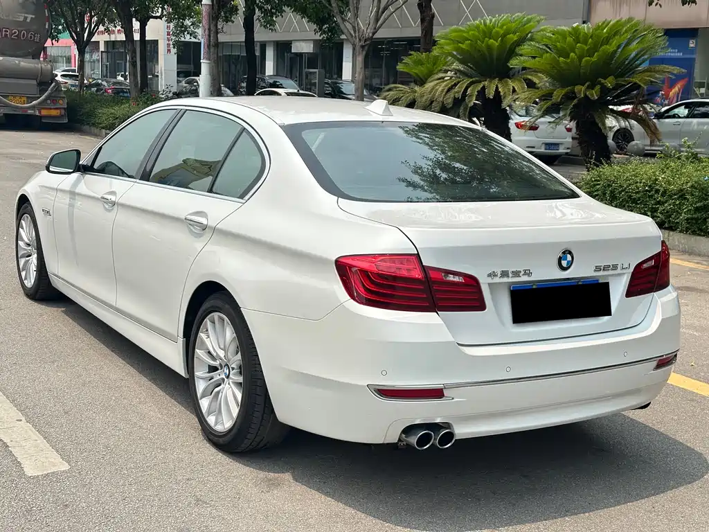 BMW 5 Series 2016 — фото 4