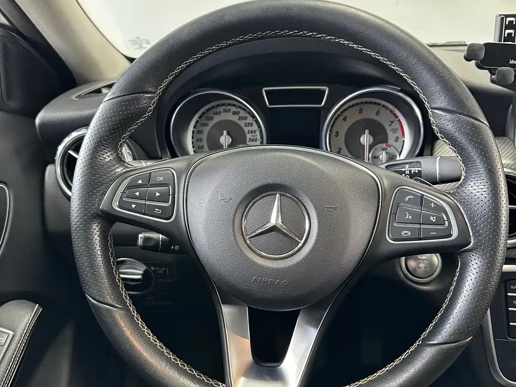 Mercedes-Benz GLA 2017 — фото 18