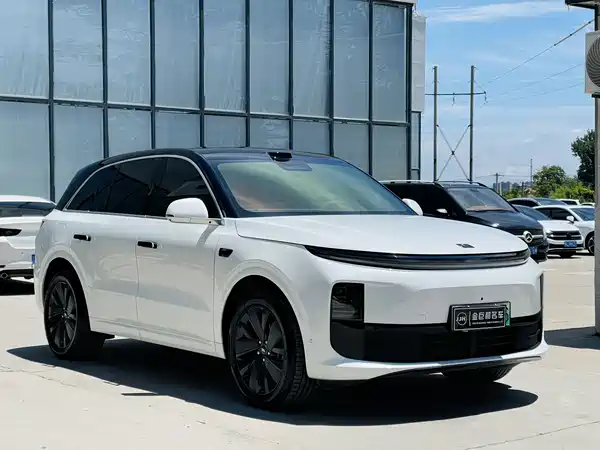 Li Auto L6 2025