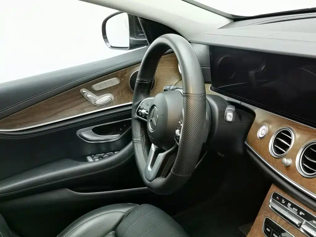Mercedes-Benz E-Class 2019 — фото 22